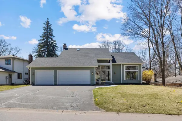 51 Choctaw CIR, Chanhassen, MN 55317