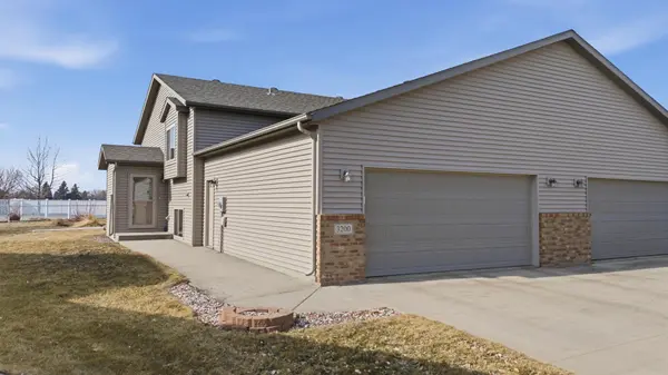 3200 7th AVE N, Moorhead, MN 56560