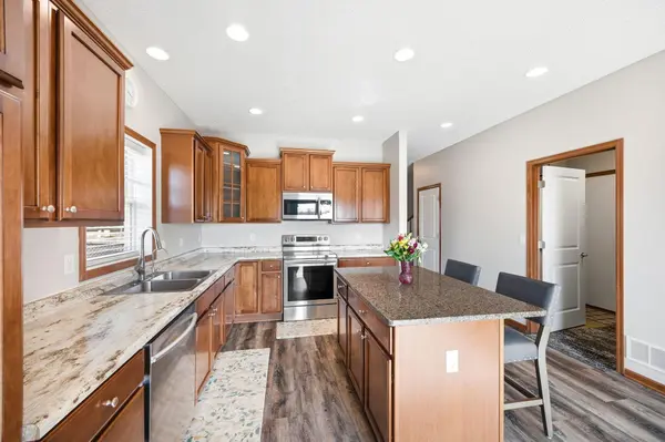 7000 Jenks DR, Rockford, MN 55373