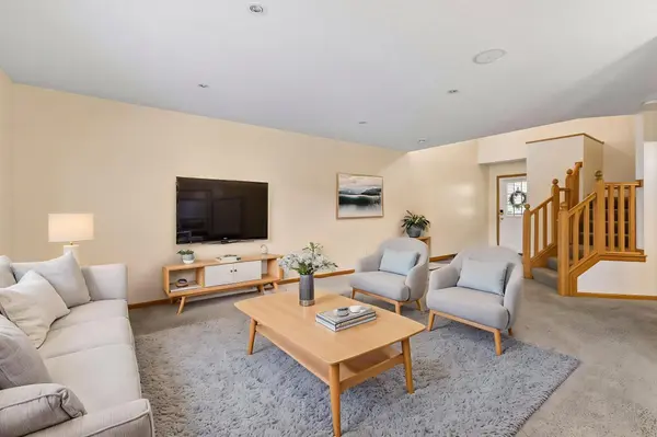 1715 Talon TRL, Eagan, MN 55122