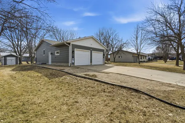 409 Boulder ST SW, Hutchinson, MN 55350
