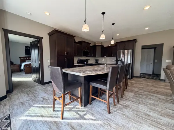1781 Donavon DR, Worthington, MN 56187