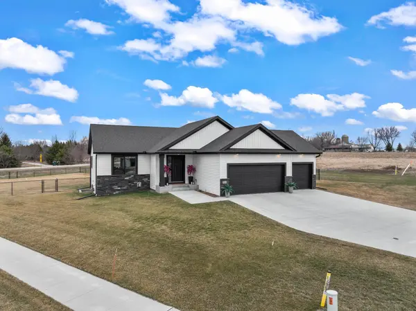 1608 Sugar AVE, Pine Island, MN 55963