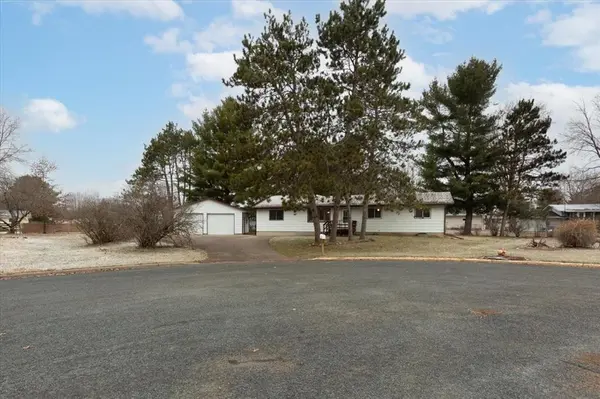2615 Schabacker CT, Menomonie, WI 54751