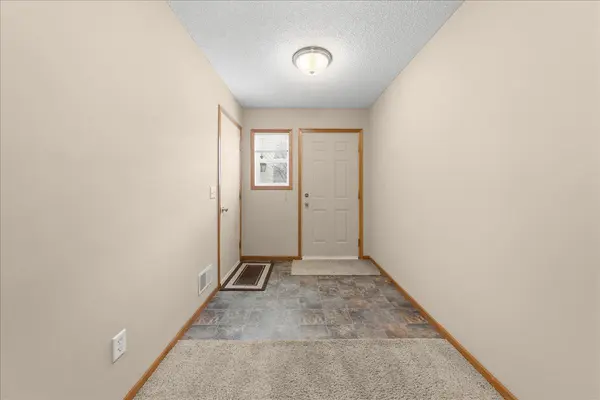 8624 Savanna Oaks #H, Woodbury, MN 55125