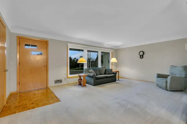 33 5th AVE NW, Hutchinson, MN 55350