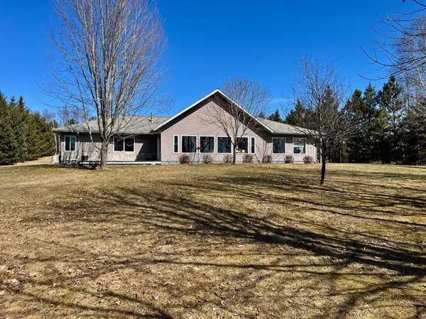 37209 Loon DR, Cohasset, MN 55721
