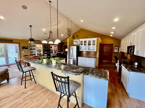 37209 Loon DR, Cohasset, MN 55721