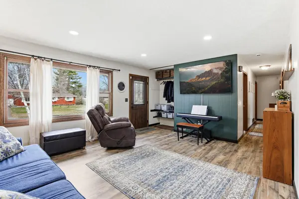 732 Vicky LN, Lino Lakes, MN 55014