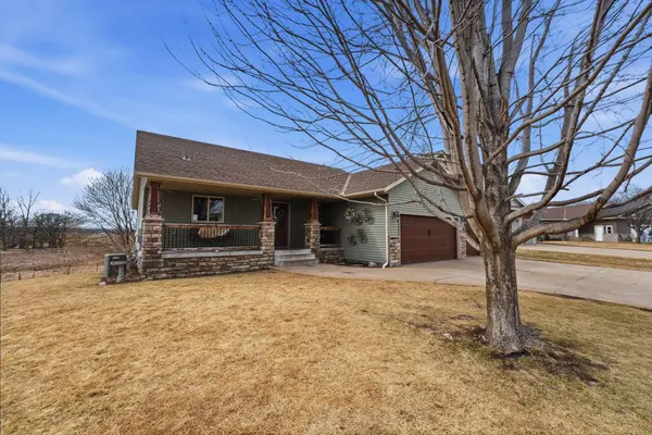 945 13th AVE NE, Saint Joseph, MN 56374