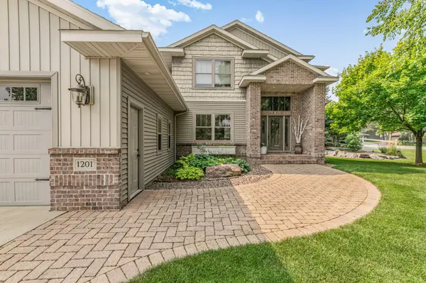 1201 Huntington DR S, Sartell, MN 56377