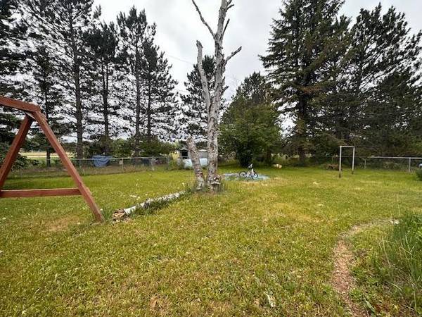 38 Locust DR, Babbitt, MN 55706