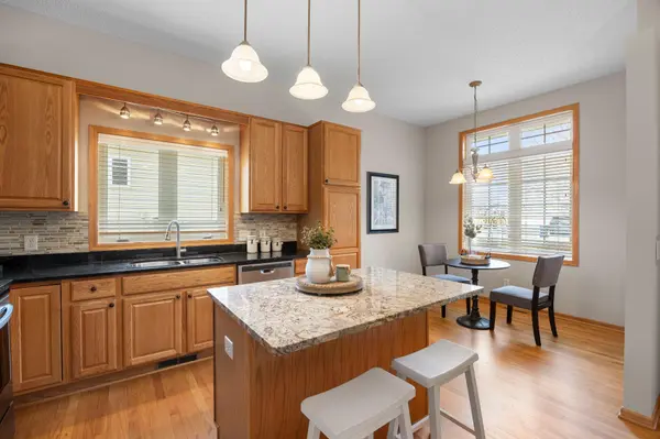5071 E Oak Point DR, Prior Lake, MN 55372