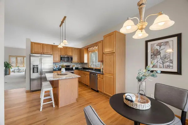 5071 E Oak Point DR, Prior Lake, MN 55372