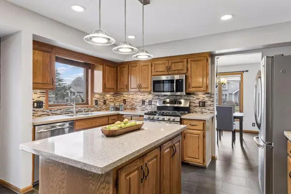 295 Oakhill DR, Shoreview, MN 55126