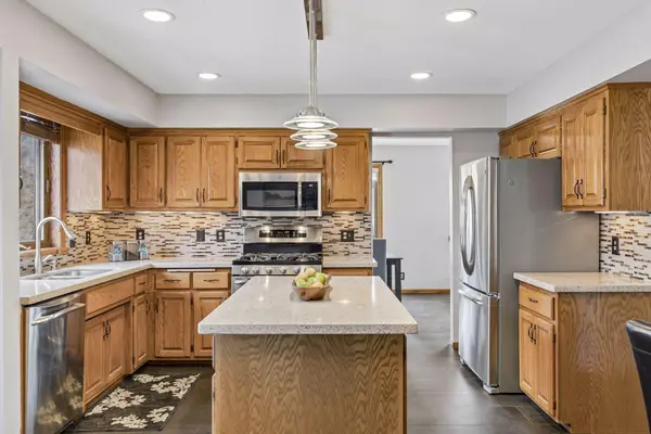 295 Oakhill DR, Shoreview, MN 55126