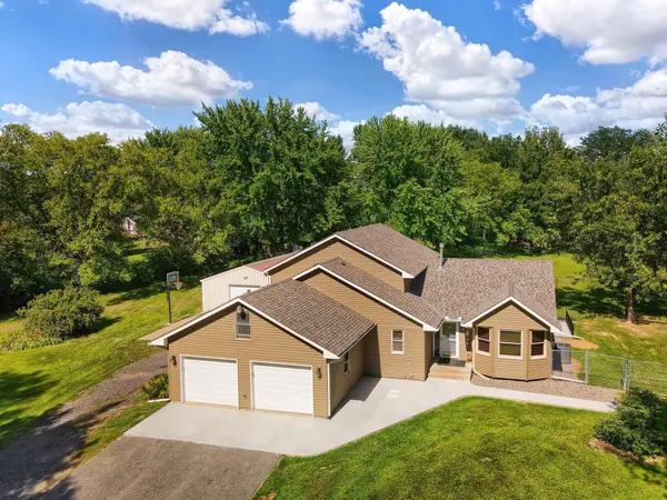 28115 Nathan LN, Lindstrom, MN 55045