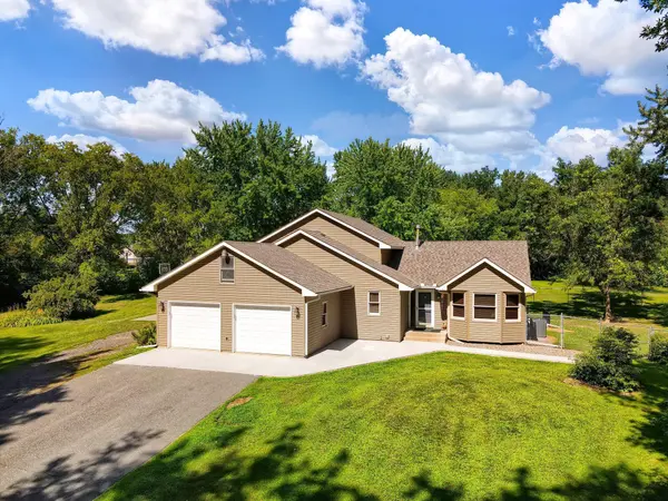 28115 Nathan LN, Lindstrom, MN 55045
