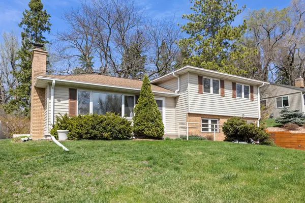 3645 Robinwood Ter, Minnetonka, MN 55305