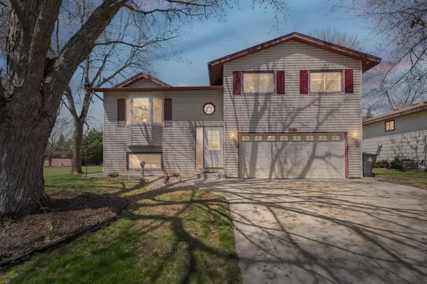 5610 Cedarwood ST NE, Prior Lake, MN 55372