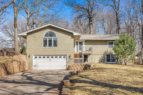 6859 Yuma DR, Chanhassen, MN 55317