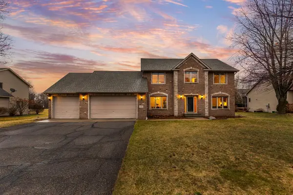 4102 Red Oak LN, Chanhassen, MN 55331