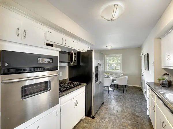 625 Rosswood LN, Wayzata, MN 55391