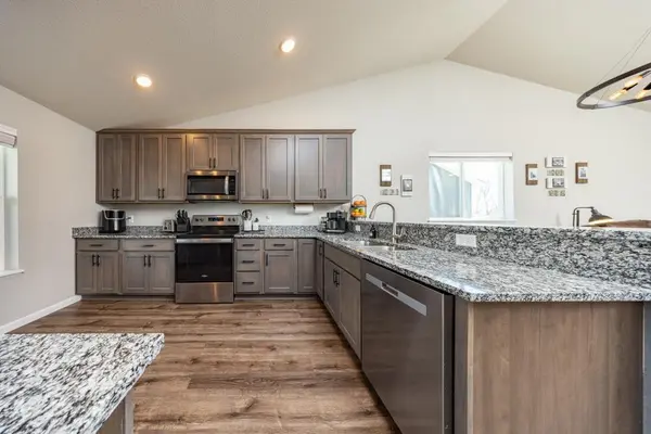 1221 Balsam LN, Watertown, MN 55388
