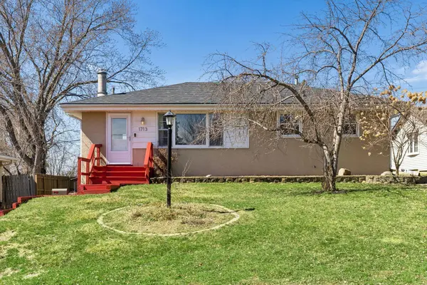 1713 Independence AVE N, Golden Valley, MN 55427