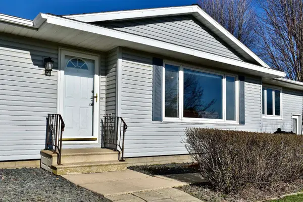 87 Chapel DR, Altura, MN 55910