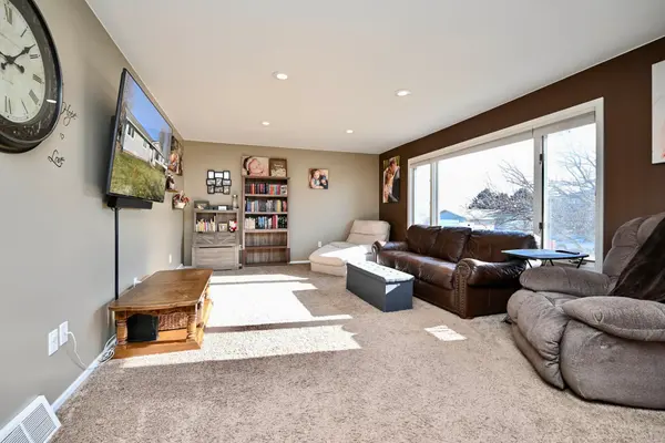 87 Chapel DR, Altura, MN 55910