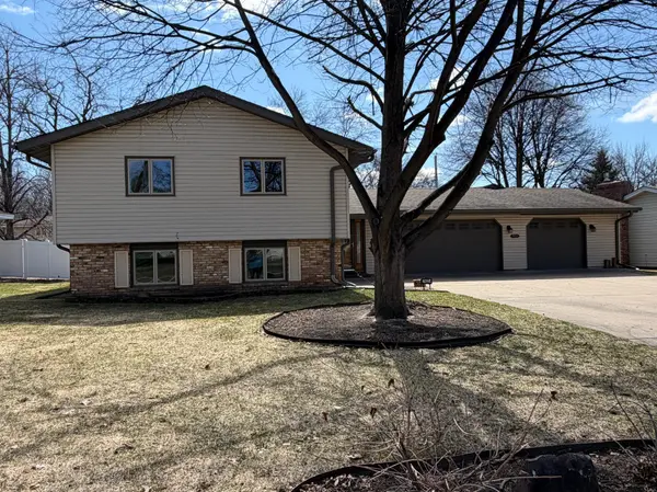 7405 Concerto Curve NE, Fridley, MN 55432