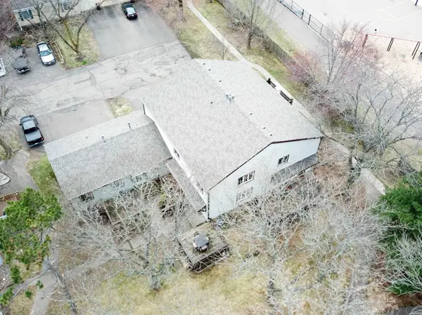 4950 Grenwich TRL N, Oakdale, MN 55128