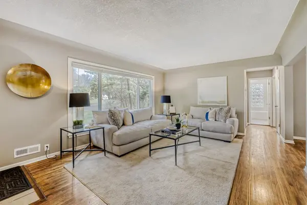 11939 James RD, Minnetonka, MN 55343