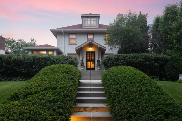 2554 W Lake Of The Isles Pkwy, Minneapolis, MN 55405