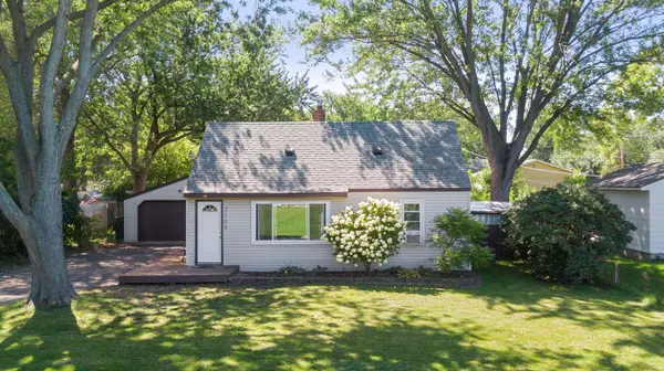 2166 Oakwood DR, Mounds View, MN 55112