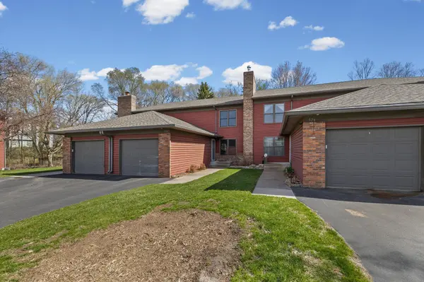 528 Hunter Hill RD, Hudson, WI 54016
