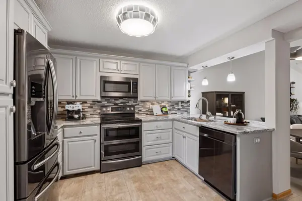 6827 Benton WAY, Inver Grove Heights, MN 55076