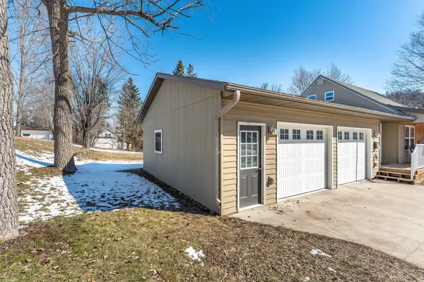 400 W Douglas AVE, Fergus Falls, MN 56537