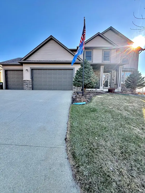896 Golfview AVE, Zumbrota, MN 55992