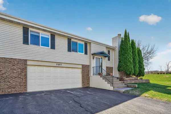 5207 Beachside DR, Hopkins, MN 55343