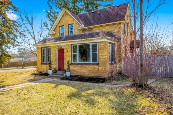 713 3rd AVE SW,  Cambridge,  MN 55008