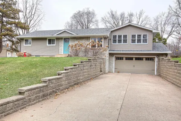 267 Hanska CT, Shoreview, MN 55126