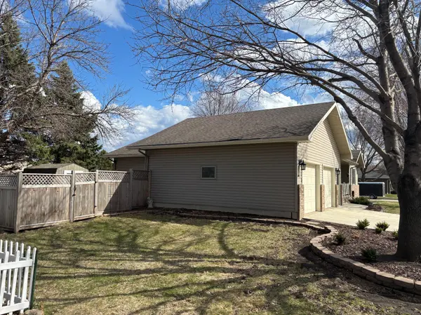 503 Adobe RD, Marshall, MN 56258