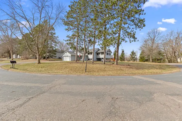 5575 Flint TRL, Wyoming, MN 55092