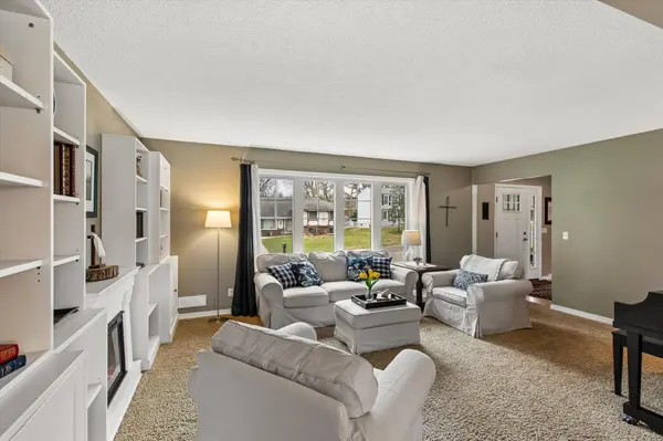 324 Hillcrest LN, Burnsville, MN 55337
