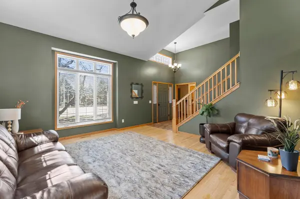 1776 McMenemy ST, Maplewood, MN 55117