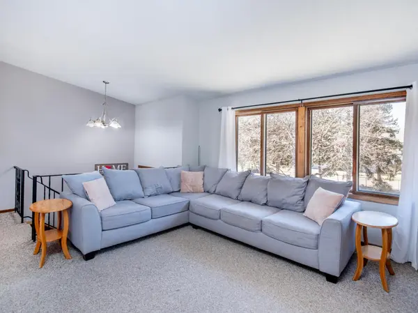 4228 Bridgewood TER, Vadnais Heights, MN 55127