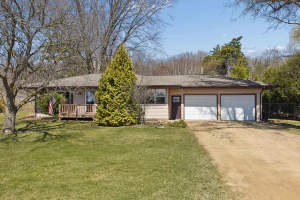 694 Glover RD, River Falls, WI 54022