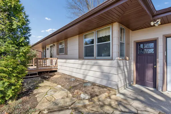 694 Glover RD, River Falls, WI 54022